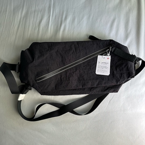 Lululemon Fast track bag 2.0 Black - Picture 1 of 6